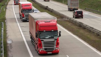 El Gobierno vuelve a flexibilizar los tiempos de conducción de los transportistas