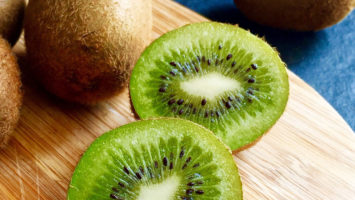 kiwi y las frutas refrescantes del verano